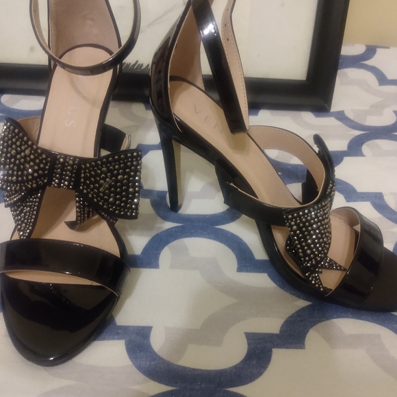 Shoes - Picture 4 of 8